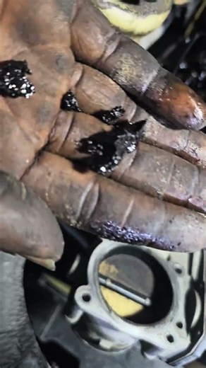What skipped oil changes really look like…🛑 Oil sludge remains kills the engine slowly