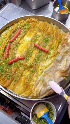 I can't even imagine how delicious this sausage pancake #Sauce Pancake #Food #Street Food