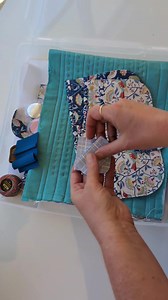 What's your favorite way to store your WIPs? I love keeping my WIPs in these 12" x 12" tubs. They're roomy enough to store sizable pieces, plus the pattern and all the notions. Keeping all your bits together saves so much time looking for that one thing you know you've cut out but mysteriously misplaced🤪 ✂️This box is a 12" scrapbooking container from Kmart ✂️ Fabric is Tilda Jubilee releasing 1 Feb ✂️ Pattern is the Smart Sofa Station available here: https://www.arabesque-scissors.com/p/smart-