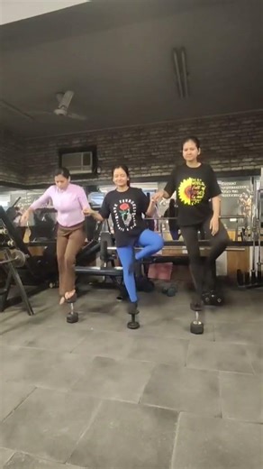 👉 Elevated Tree Pose or Advanced Balance Tree Pose #motivation #yogaskills #treepose