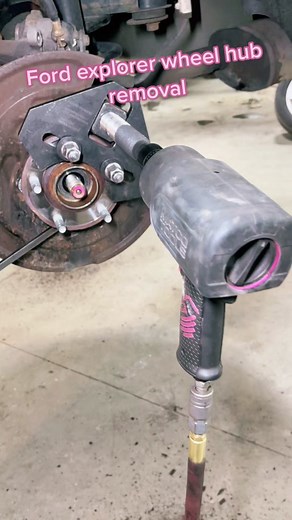Ford wheel hub.. no problem. #mechanic #mechaniclife #protip #mechanicsoftiktok #foryoupage #letsbefriends #cartok #verrifymetiktok #fyp #rustbeltmechanic #rustbelt #duet #stitch #follow #ford