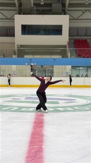 Skating with Style and Confidence.” 🌟“She Glides Like the Wind.” #singleskating #skategirls