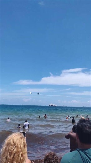 USAF Thunderbirds Performing at the Fort Lauderdale Air Show 2026