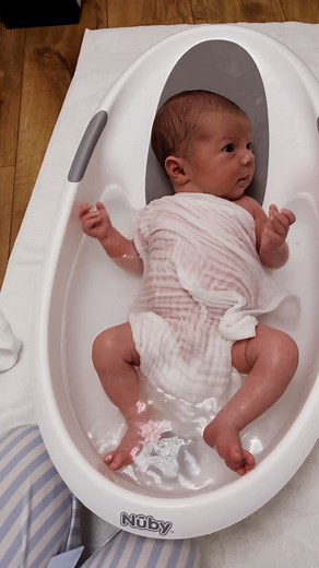 Splish splash i was taking a bath 💦 #babyboy #bathtime #splish #splash #bath #perfection #love #newborn #loveyou