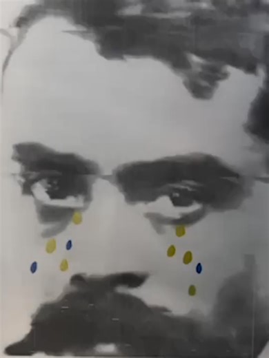 Taller de VHS-Xperimental, desdoblamiento de la imagen Low tech. Impartido por Manuel Trujillo 🎬​ En este taller los participantes pudieron explorar discursos narrativos y formales a partir del uso de la cinta VHS. ​🎞️​ Con una selección realizada por los participantes de cintas VHS de video olvidadas: colecciones familiares, documentales históricos o de televisión, películas de terror, fantasía, ciencia ficción y vídeos populares; invitando a reproducir viejas cintas y crear algo nuevo o rein