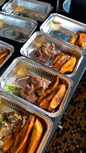 🔥𝗘𝗻𝘃𝗶𝗲 𝗱𝗲 𝗺𝗮𝗻𝗴𝗲𝗿 𝘀𝗮𝗶𝗻 ? 𝗦𝗢𝗦 𝗘𝘅𝗽𝗿𝗲𝘀𝘀 𝗙𝗼𝗼𝗱 est là pour ça 😍🔥 Aujourd’hui c’est spécial 𝗣𝗢𝗥𝗖 𝗕𝗥𝗔𝗜𝗦𝗘́ 🤤 Bien braisé, 𝘁𝗲𝗻𝗱𝗿𝗲 à l’intérieur et 𝗷𝘂𝘁𝗲𝘂𝘅… une vraie explosion de saveurs qui fait plaisir sans culpabiliser 😋 𝗦𝗲𝗿𝘃𝗶 𝗯𝗶𝗲𝗻 𝗰𝗵𝗮𝘂𝗱, 𝗽𝗹𝗲𝗶𝗻 𝗱𝗲 𝗴𝗼𝘂̂𝘁, 𝗰𝗼𝗺𝗺𝗲 𝘁𝗼𝘂𝗷𝗼𝘂𝗿𝘀 ✨ 👉 Alors, prêt(e) à craquer pour notre porc braisé? 𝗖𝗼𝗺𝗺𝗮𝗻𝗱𝗲𝗿 𝗮𝘂 𝟮𝟯𝟳 𝟲 𝟵𝟳 𝟰𝟯 𝟳𝟮 𝟱𝟴. #sosexpressfood #porcbraisé #mang