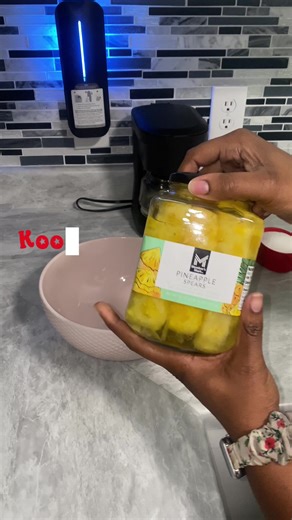 Kool aid Pineapples 10/10 #fyp #koolaidpineapples #pineapples #viraltrend #koolaid