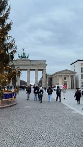 ✨ That magical in-between time ✨ A quiet city, festive lights, and time to breathe - that’s Berlin between the years🕯️ 🗓️ Discover our weekend tips and make the most of the last days of 2025👇 🔔 Roncalli Christmas Circus @roncalliweihnachtscircusberlin til 4.1. Tempodrom 🔔 Finest XMas 26.12. Berghain 🔔 Christmas with Bibi and Tina til 4.1. Stage Theater des Westens 🔔 Stranger Things: Hawkins Christmas Market til 30.12., 3-10pm Kurfürstendamm 229 🔔 FEZ x Parkeisenbahn @fez.berlin 26.12. Wu