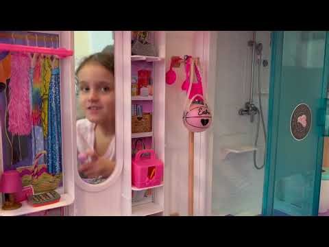 Barbie & Ken's Move In Day