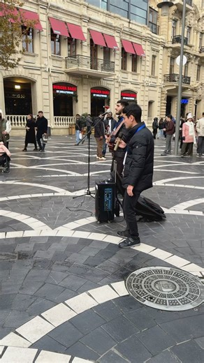 Live Street Singing on Nizami Street 🇦🇿 | Day Vibes in Baku #nizamistreet #bakustreet #music