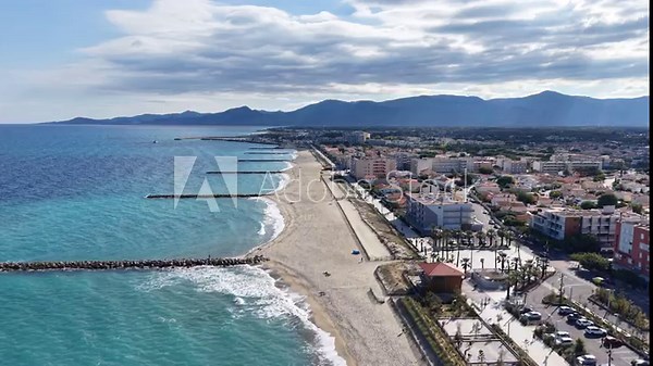 La plage nord de Saint Cyprien dans les Pyrénéees Orientales