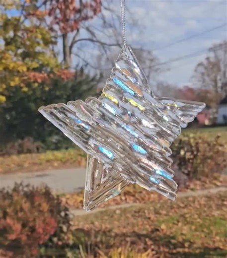 Add a little Sparkle or I lost! Each star is its own unique piece of art! What color would you like? #glassartistsofinstagram #glassfusion #glassfusing #star #glassstars | Bella Glass Design | Facebook