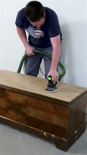Cedar Chest With Flowers Makeover #diyfurniture #furnituremakeover #furniturepainting