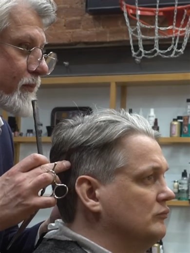 ASMR old barber American doing haircut with he's special technic ✂️💈💆🎧 #relaxing #barbershop #haircut #asmrsounds #barber