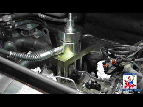 Removing an injector. M9R 2.0 dci. Hydraulic injector puller.