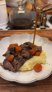 Sunday Roast is such a comforting meal, not only because it’s warm and delicious but it takes me right back to my childhood😋 Recipe: 1 large chuck roast (I used an arm roast) 4 carrots (peeled and chopped) 2 tsp minced garlic 1 pack brown gravy mix 1/2 cup red wine 48 oz beef broth 1 tsp salt & pepper 1 tsp avocado oil Season both sides of the roast with salt and pepper. In a Dutch oven, heat oil over a high heat. Add in roast and brown on each side for 4-5 minutes. Set the roast to the side an