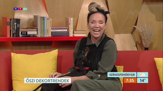 Fruzsi is beugrott Kapócs Zsóka ölébe lakberendezni a Reggeliben. A teljes videót itt nézheted meg: https://rtl.hu/reggeli/2023/08/30/kapocs-zsoka-lakberendezo-oszi-divat | RTL.hu