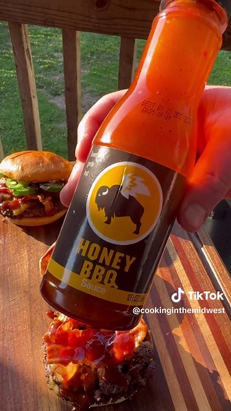 Delicious Jalapeño Smash Burger Recipe on the Griddle