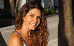 Mayrín Villanueva conquista con un elegante vestido transparente