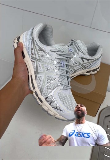 @ASICS THANK YOU FOR BRINGING THE KAYANO 20s BACK! Pairs are so nice, was mandatory to make a video for them 😮‍💨 #fyp #foryou #explore #sneakercleaning #tns #nike #shoecleaning #sneakercleaningtips #shoecleaningtips #sneakerhead #sneakerheads #sneakercleaner #cleaning #sneakers #nike #airmaxplus #fypage #creatorsearchinsights #yeezys #sydney #sneakercleaning #cleanshoes