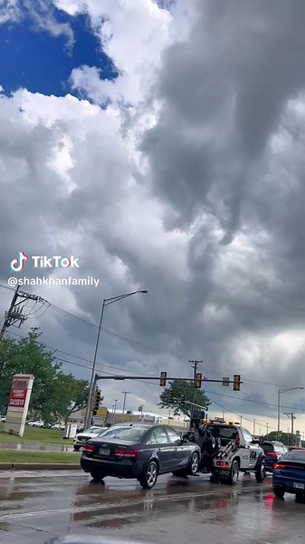 Tornado forming above Aurora/Napervillle border 7/12/23 #tornado#naperville#tornadochicago#aurora#tornadowarning
