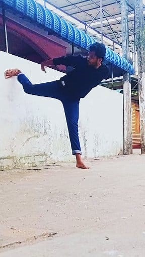 Tony Jaa's powerful skip side kick challenge tutorial #fighter #martialarts #kick #tonyjaa | Ak Hasmathullah