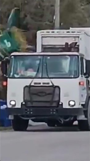 NewWay Autocar & 2 Labrie Automizers