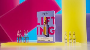 NOVO - LIFTING SET! 🤩✨ LIMITED EDITION set ampula za trenutačno gladak izgled kože LIFTING set tajna je ljepote za glatku kožu s trenutačnim učinkom. 4 3D Firming Ampoule Koncentrata seruma dizajnirani su za kožu s opadajućom čvrstoćom i gubitkom konture te čine konture lica da izgledaju definirano. 3 uključena koncentrata seruma u ampulama Lift Express osiguravaju trenutačni "učinak liftinga" za do 6 sati učinka glatke kože. OTKRIJTE SADA I KUPITE NA https://babor.hr/shop #BABOR #BaborHrvatska