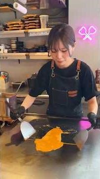 【神業】20代女子のオムライス職人が凄すぎるｗ 飲めるふわとろ卵の作り方 #shorts