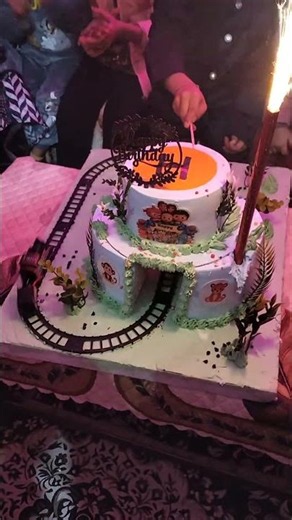 running train cake tutorial, 😁😍🎀 #cakedecorating #traincake #cakedesign
