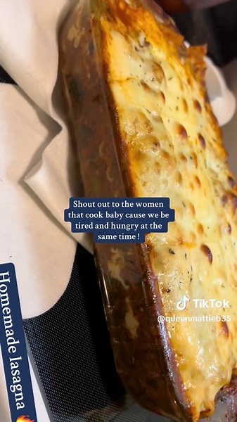 I be tired of cooking sometimes but I can’t eat everybody food especially restaurants so I get in that kitchen and I cook! and cook very delicious food! Who want a plate????? 🤣🤣😇💃😋😋😋 its layers and the flavors are I there lol 😋❤️#ticktock #viral #foodie #chicago #foru