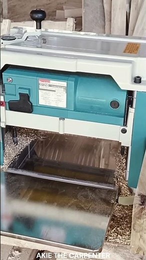 Watch the demo of the Makita 12 thickness planer 2012NB and learn how to use it I Akie The Carpenter