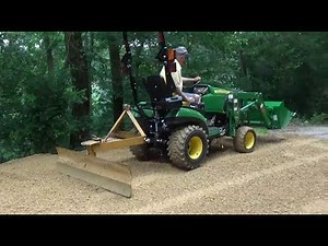 John Deere 1025R - Spreading gravel with my rear blade / #102