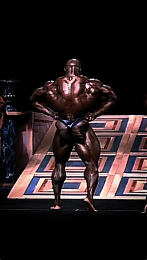 🔥 LEGENDARY BACK LAT SPREAD 💪😱 | INSANE POSING MOMENT! #shorts #video