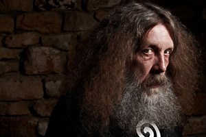‘HARDTalk with Alan Moore’: excellent interview with comics legend by BBC News