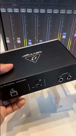 Interface de Áudio Behringer U-PHORIA UMC22