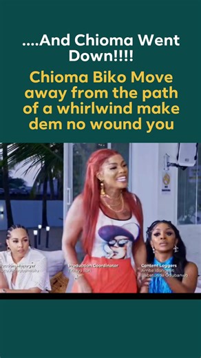When will Chioma learn not to stand between Iyabo and her prey!!! 😒 This scene is better narrated in the voice of an 80s boxing radio presenter Here we have the intense showdown between Iyabo and Laura, tension high, emotions flaring! The crowd's on edge as Iyabo charges forward, fueled by sheer fury, veins bulging with animosity. Chioma valiantly steps in, attempting to halt Iyabo's rampage, but oh, what a force! Iyabo breaks free with the strength of a dozen raging bulls, sending Chioma tumbl
