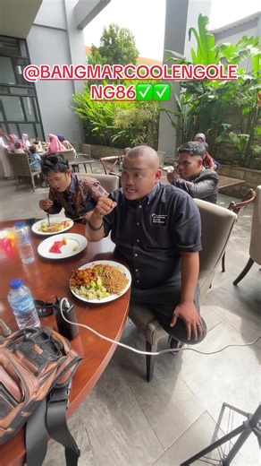 Porsi Makan Unik untuk 18 Orang di Pesta