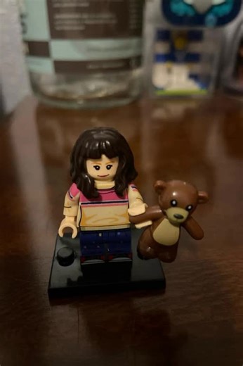 Continuiamo a presentare i personaggi di Five night at Freddy oggi presentiamo la piccola Abby #fnaf #lego®