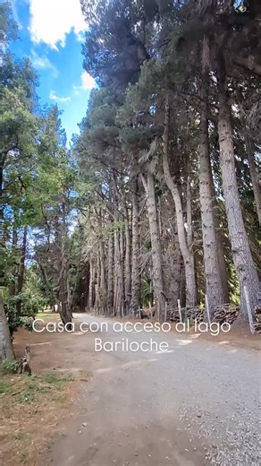 Bari-rent.com on Instagram: "INCREÍBLE CASA CON ACCESO AL LAGO PARA 4 PERSONAS, CON 2 HABITACIONES EN SUITE. JACUZZI EXTERIOR Y VISTAS DE ENSUEÑO 😍 #cabañabariloche #alojamientobariloche #vacacionesbariloche"
