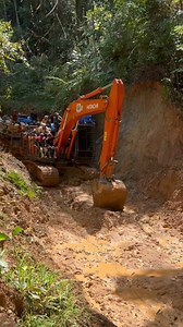Amazing excavator operator skill.. One unit of Hitachi gold mining excavator departed for the location via a muddy and extreme dirt road in the morning.. #amazing #excavator #operator #skills #united #hitachi #gold #oro #mining #departure #foryouシ #Location #sitework #site #road #advice #challenge #roadtrip #morning #friends #friday #trendingreels #fb | Nopelindo Karnopa Railis