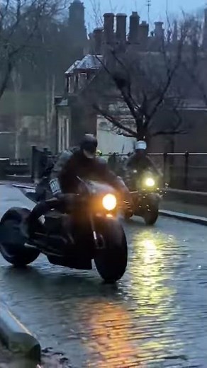 New Footage of Batman riding (& crashing) Batcycle stunt on set of Glasgow Scotland- The Batman 2021