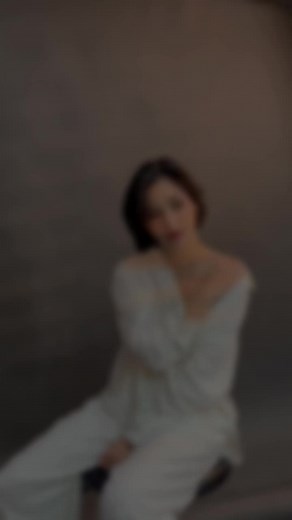 Stylish Posing Tips for Loose-Fitting Outfits