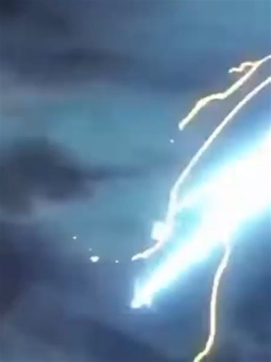 Enjoy this quick reminder of Lugia taking on the three legendary birds in Pokemon #anime #animeedit #amv #pokemon #pikachu