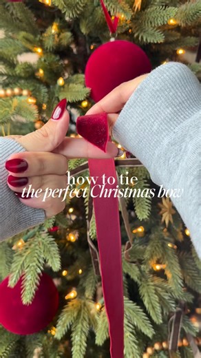 I scoured Pinterest for every Christmas bow tutorial out there and this one was hands-down the easiest and made the prettiest bow. 🎀 Bows are everywhere this season, and they’re the most inexpensive way to add a little magic to your home — tie them on vases, stair banisters, light fixtures, or even your tree. ✨ Save this reel so you can recreate it when you’re ready to decorate, and follow @brittanydesignspo for more simple ways to make your home feel festive. Comment SHOP for a link to my favo