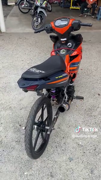 Ujung Belemokk: Menyusuri Keunikan Y15ZR dan Budin Garage