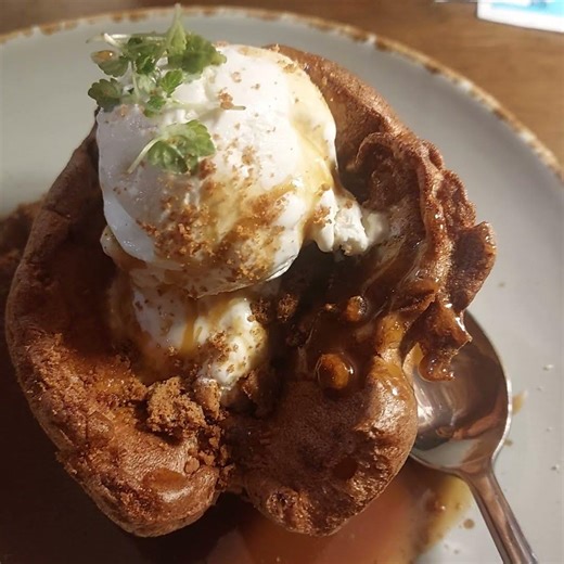 A yummy Yorkshire Pudding Dessert, how amazing. #yorkshirepudding #food #Askrigg