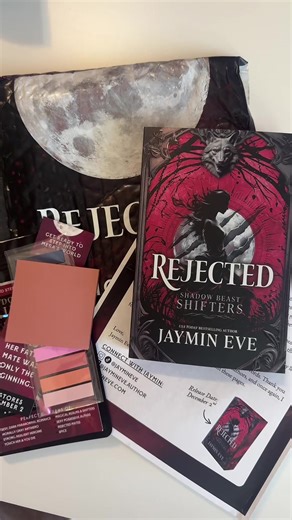 The edges?! Excuse me? Stunning bookmail thanks to @The Hive @Harlequin Trade Publishing @Jaymin Eve #booktok #bookmail #jaymineve