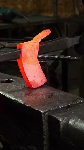 Forging a Francisca Axe (Medieval Throwing Axe)