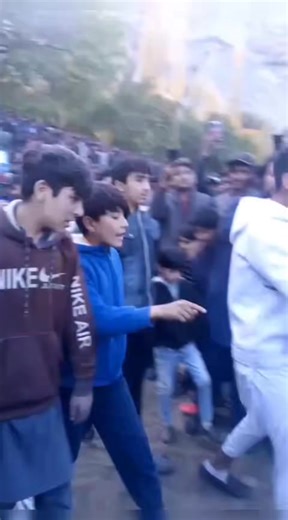 🎵 Viral Balti Boy – Faizan Balti 🎤 Once again winning hearts across Baltistan! 💫 Faizan Balti sets the stage on fire at Shahi Polo Ground, Khaplu (Ghanche) during the Final Day of Jashan-e-Azadi Polo Tournament 🇵🇰🏇 Singing the hit Balti song “Dewana Dewana” with his melodious voice, energetic dance moves, and expressive gestures, he proved why he’s one of the rising stars of Balti Music 🌟 བལྟི་སྒྲ་གཏོང་མཁན་པོ་པའི་ཕཱའི་ཛན་བལྟི་ཡིས་ “དེ་ཝ་ན་དེ་ཝ་ན།” ཞེས་པའི་གླུ་ལྷུན་པོར་གཏོང་བའི་དུས་སུ། ཁྱི